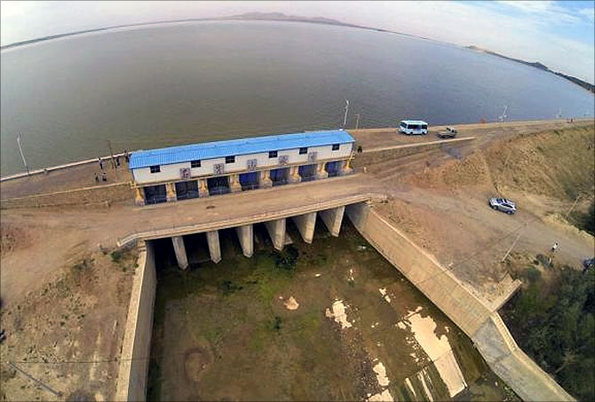 A general view of Hongyashan reservoir near Minqin town, Gansu province.