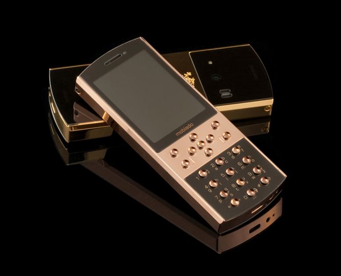Mobiado Classic 712 GCB phone.