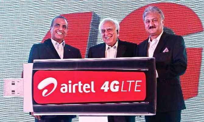 Bharti Airtel Chairman Sunil Mittal (L), former Telecoms Minister Kapil Sibal (C) and Bharti Airtel's former Chief Executive for India and South Asia Sanjay Kapoor.