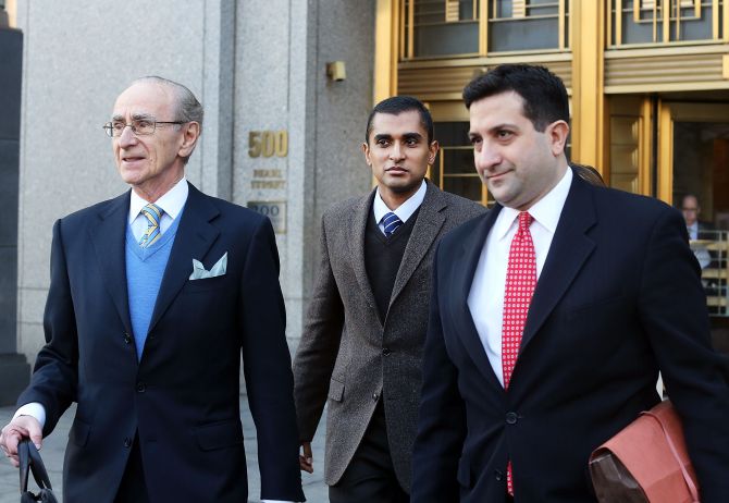Mathew Martoma (C) walks with his lawyers after leaving Manhattan federal court following his arraigned on insider-trading charges.