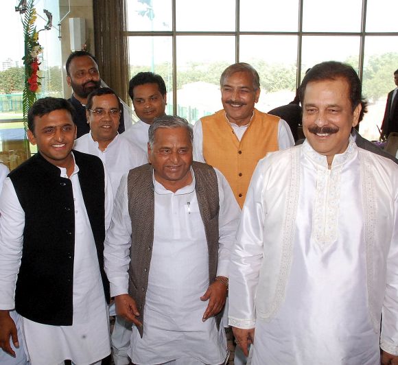 (From L - R) UP Chief Minister Akhilesh Yadav, his father and Samajwadi Chief Mulayam Singh, and Sahara India chief Subrata Roy.