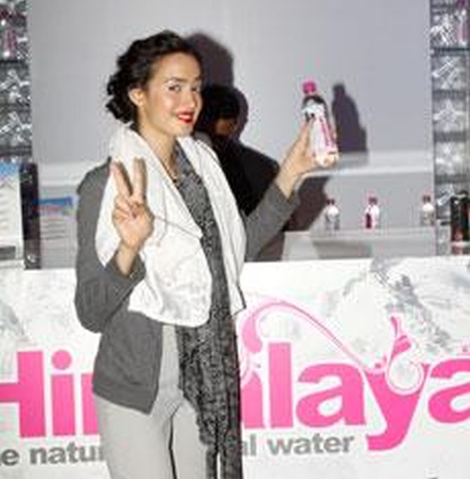 A model exhibiting Tata's Himalayan packaged water bottle