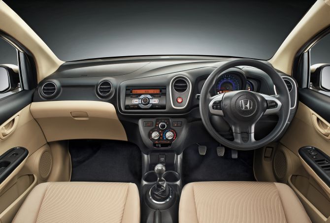 Honda Mobilio interior