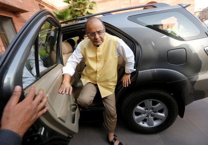Finance Minister Arun Jaitley (C) arrives at the parliament to present the federal budget for the 2015/16, in New Delhi February 28, 2015.