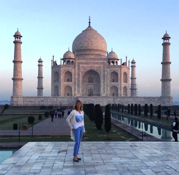 Steffi Graf poses at the Taj Mahal in Agra in December 2014.