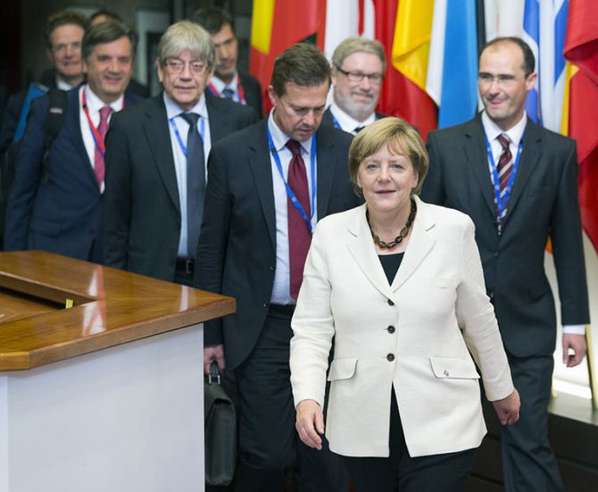 German Chancellor Angela Merkel leaves the European Council headquarters on the first day of an EU-CELAC Latin America summit in Brussels, Belgium June 11, 2015. European leaders realise Greece needs a viable solution to its debt crisis that allows the country to return to growth, Greek Prime Minister Alexis Tsipras said on Thursday, after talks with the leaders of France and Germany. REUTERS/Yves Herman 