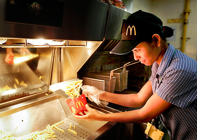  staff member prepares French fries at a McDonald's restaurant in Mumbai February 10, 2015. Photo: Shailesh Andrade/Reuters