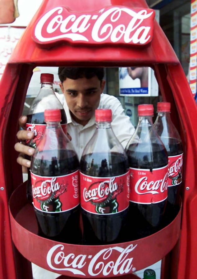 A man buys Coca-Cola at a shop in Peshawar. Picture representational. Photo: Zainal Abd Halim/Reuters