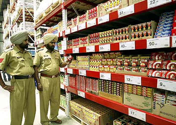 Policemen in the first cash-and-carry Wal-Mart store, Amritsar May 30, 2009. Photo: Munish Sharma/Reuters