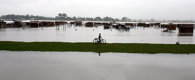 Surviving a cyclone, West Bengal. Photograph: Rupak De Chowdhuri/Reuters.
