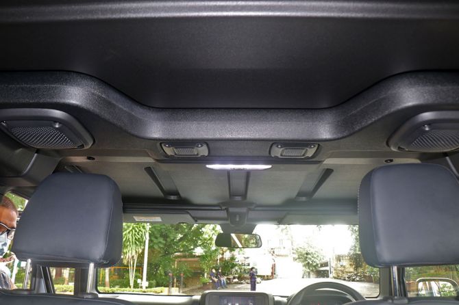 Roof mounted speakers in the Thar 2020