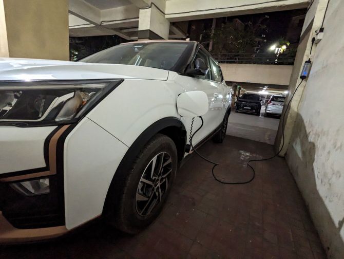 Charging the New XUV400