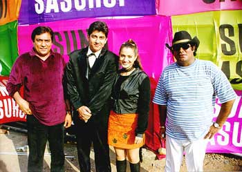 Aftab, Amisha, Vimal Kumar and others, on the sets of Suno Sasurji