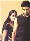 Lara Dutta and Abhishek Bachchan in Mumbai Se Aaya Mera Dost