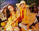 Zeenat Aman and Dev Anand in Hare Rama Hare Krishna