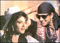 Raveena Tandon and Akshay Kumar in Mohra
