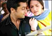 Surya and Esha Deol in Aayitha Ezhuthu 