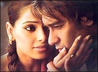 Bipasha Basu and Ajay Devgan in Apaharan