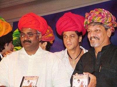 M M Kreem, Shah Rukh Khan and Amol Palekar at the music launch for Paheli