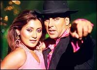 Rimii and Akshay Kumar in Deewane Huye Pagal