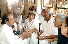 Dolly Thakur at Nadira's funeral