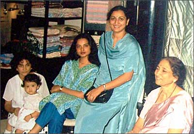 Rekha with Dinesh's family