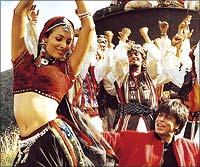 Malaika Arora and Shah Rukh Khan in the famous Chaiya Chaiya song from the film Dil Se