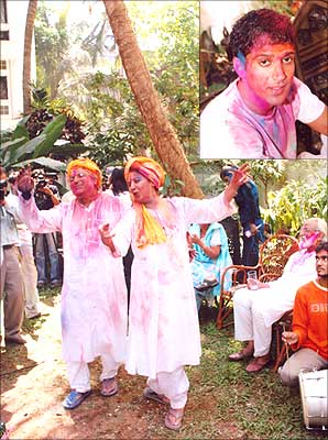 Javed Akhtar and Shabana Azmi enjoy their Holi party; Farhan Akhtar (inset)