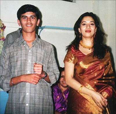 Photos Madhuri Dixit Wedding on Madhuri Dixit At A Wedding Reception Years Ago  Before Her Marriage