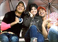 Riteish Deshmukh, Ayesha Takia and Aftab Shivdasani in De Taali