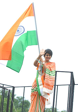 Mandira Bedi flagged off the India Day Parade in New Jersey...