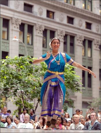 Srinidhi performs