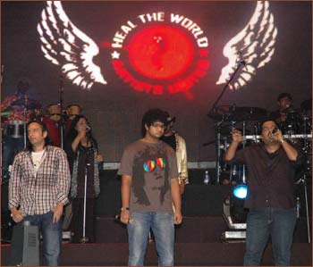 Shankar Mahadevan (extreme right) along with two others perform