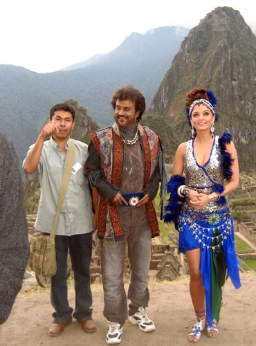 Aishwarya rai and Rajnikanth on the sets of Enthiran (Robot)