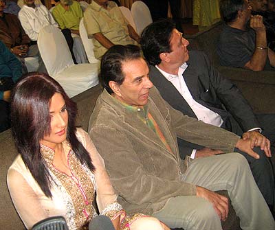 Zara Shaikh, Dharmendra and Javed