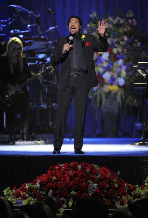Lionel Ritchie performs during a memorial service for Michael Jackson in Los Angeles