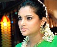 Ramya in a scene from Abhiyum Naanum 