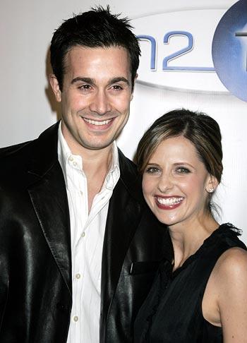 sarah michelle gellar and freddie prinze jr and baby. Actors Sarah Michelle Gellar