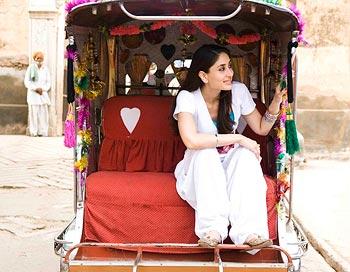 Kareena Kapoor in Jab We Met with her white pajama patiala salwar pants