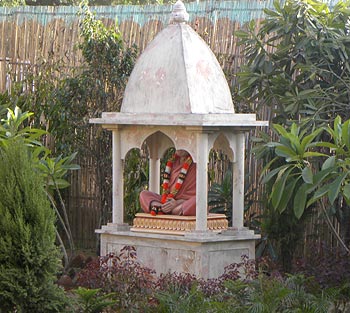 A statute located inside Hari Mandir Ashram