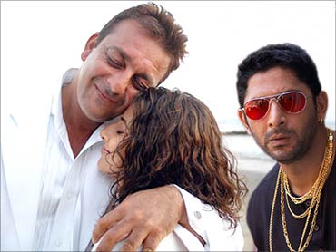 A scene from Lage Raho Munnabhai