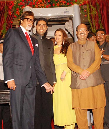 Amitabh Bachchan, Abhishek Bachchan, Aishwarya Rai Bachchan and Amar Singh