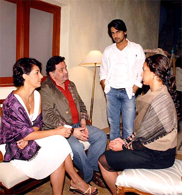 Meltem Cumbul, Rishi Kapoor, Arjan Bajwa, Esha deol