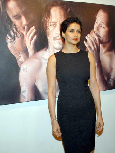 Gul Panag poses in front of Heath Ledger's portrait by Vincient Fantauzzo