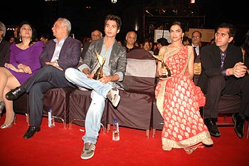 Kiran Juneja, Ramesh Sippy, Shahid Kapoor, Deepika Padukone and Rock On producer Ritesh Sidhwani