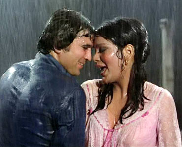 A scene from Ajnabee