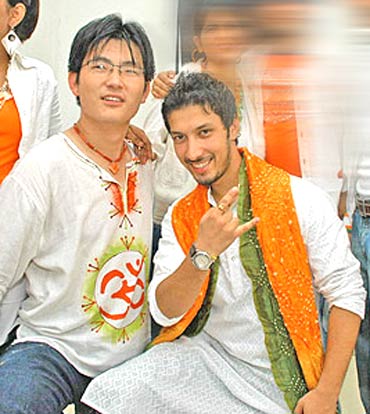 Amit Paul and Meiyang Chang in Indian Idol, season 3