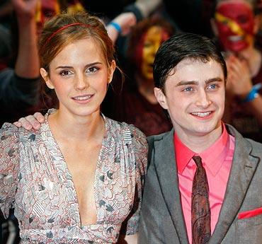 emma watson kissing daniel radcliffe. Emma Watson smooches Radcliffe