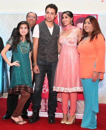 Imran Khan poses with fans at a meet and greet event in New Jersey