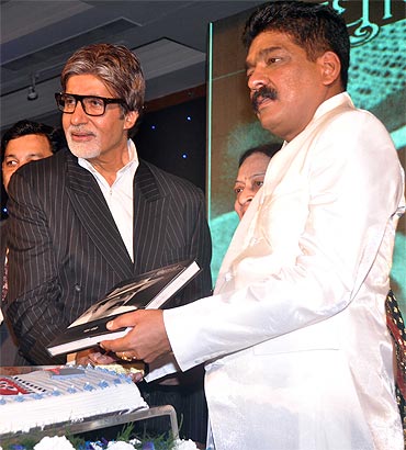 Big B launches the book with Nitin Desai